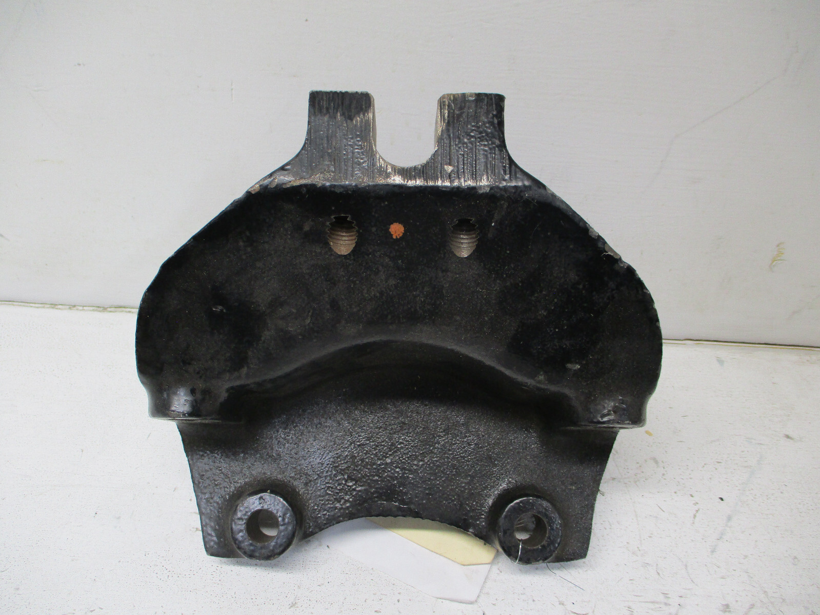3500956C2 INTERNATIONAL FRONT SPRING HANGER BRACKET