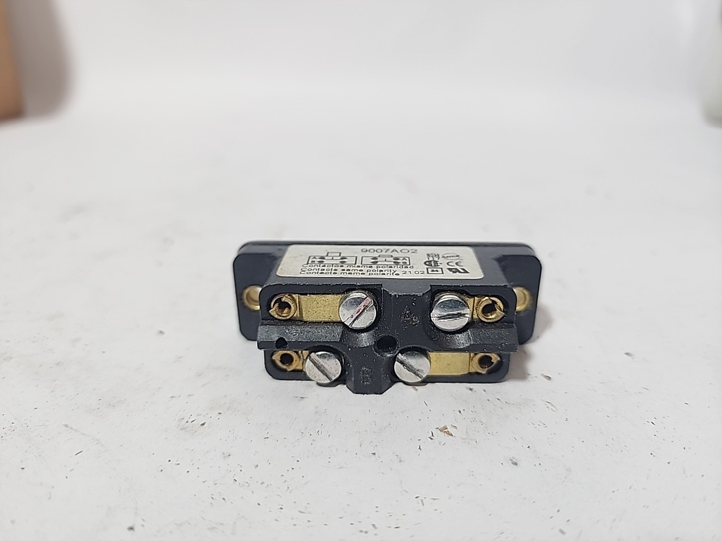 SCHNEIDER ELECTRIC 9007-AO-2
