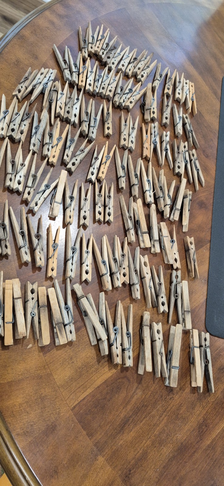 100 Vintage Clothes Pins, Clip Style