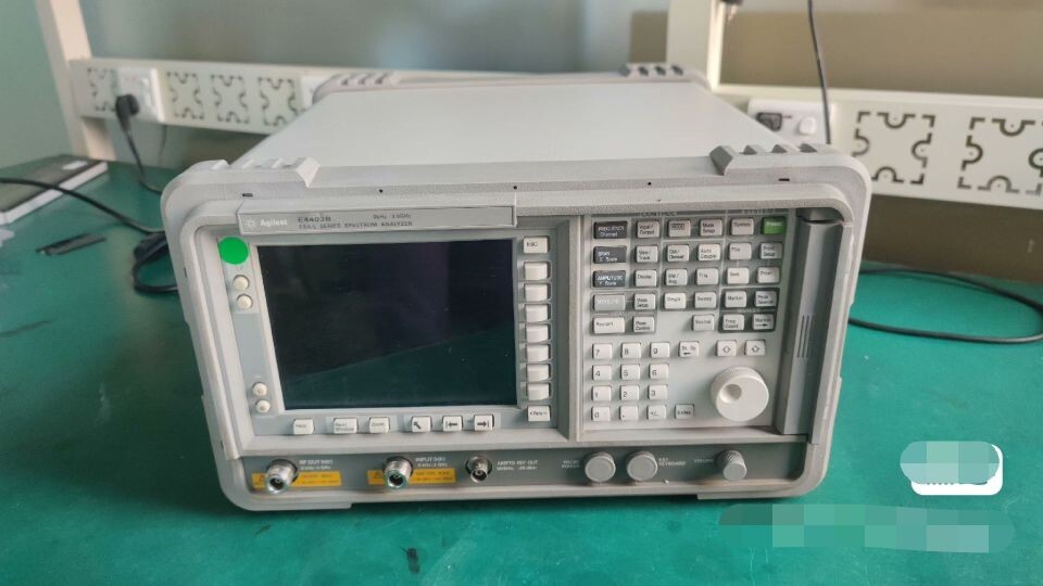Agilent E4403B Spectrum Analyzer 9 kHz-3.0 GHz with trace source