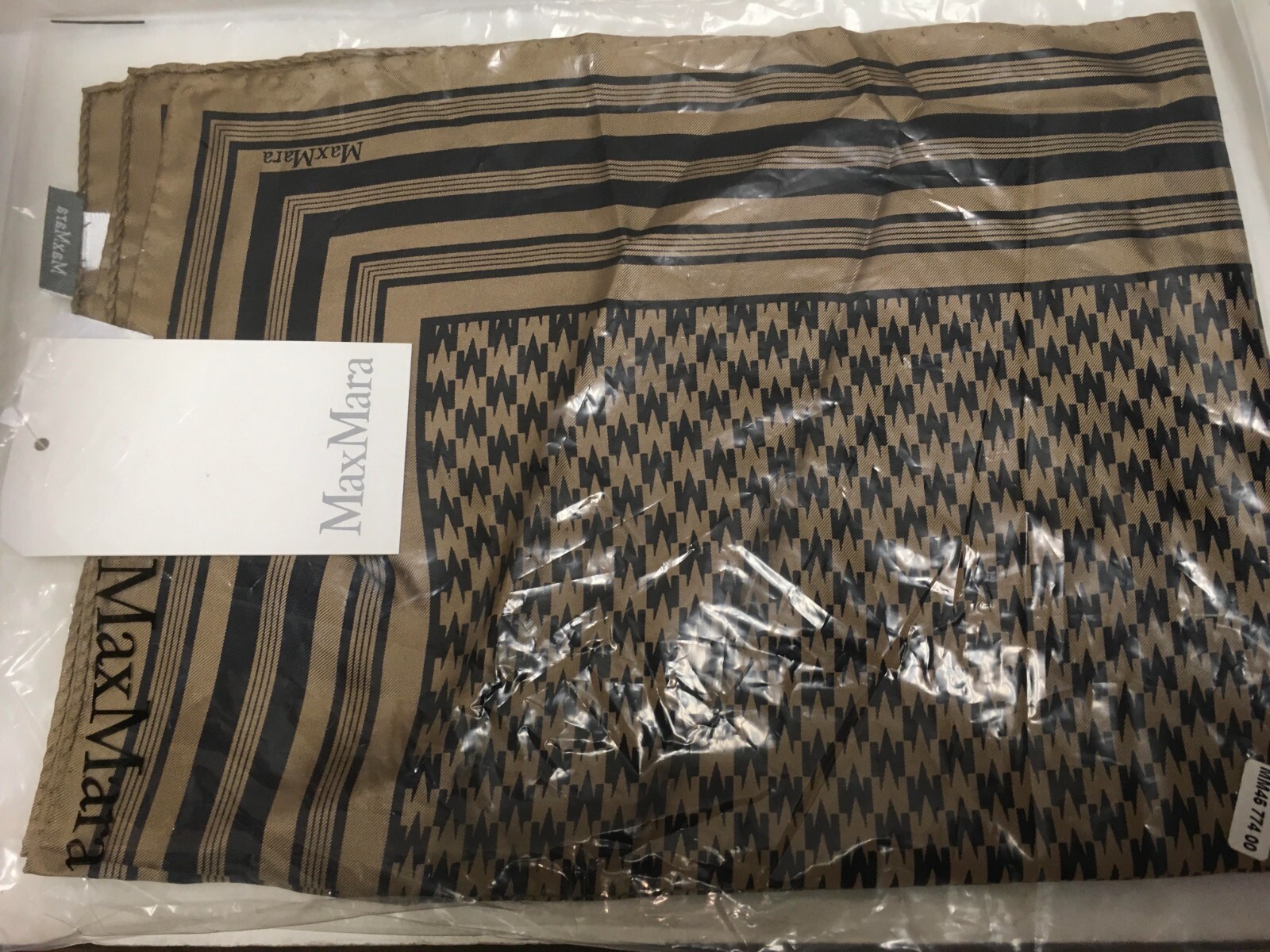 MAX MARA Silk Scarf new in package 26" Square Free shipping ***