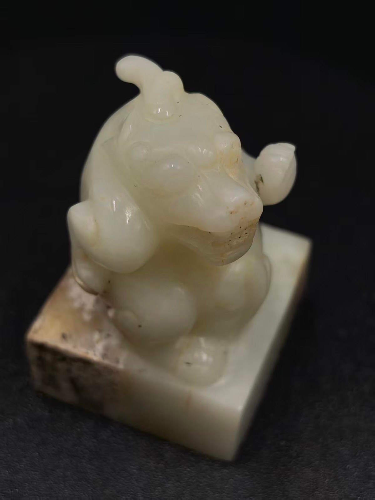 China jade sculpture seal bear pattern white jade seal