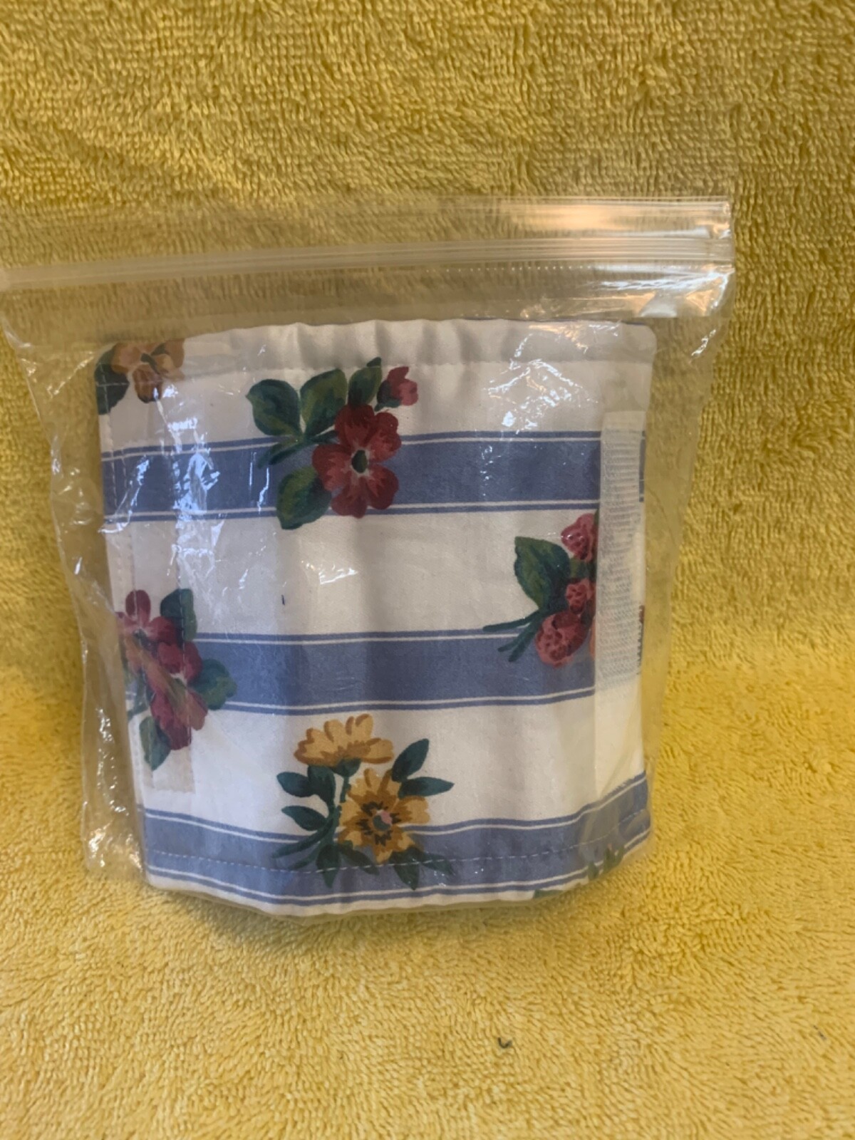 Dresden  Baskets hook & loop style Handle Gripper in a nice Floral pattern