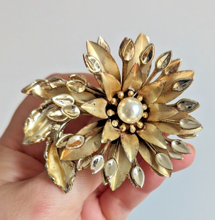 Large gold tone faux pearl flower brooch