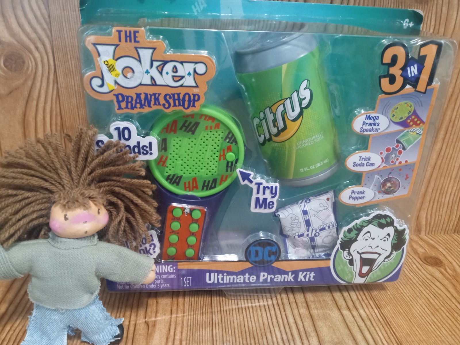 The Joker Ultimate Prank Kit DC Comics Tricks-Gags READ  Halloween Costume Props