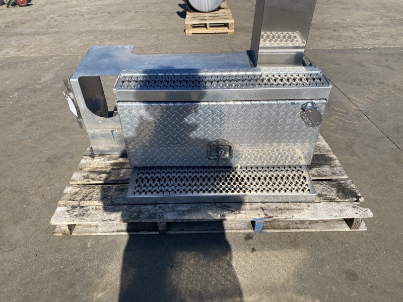 2010 Tool Box for Peterbilt 388 (693-10261)