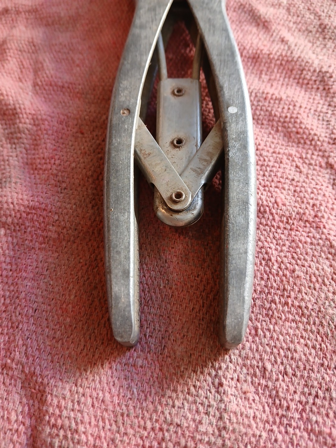 Vintage Elastrator Castration Docking Tool Aluminum Spring Pliers Made In USA