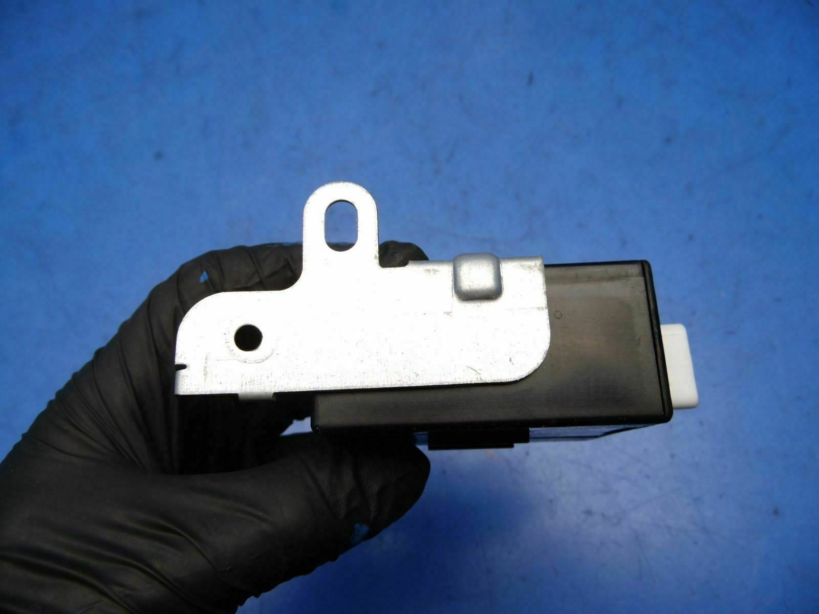 01-04 Toyota Sequoia OEM under dash module computer STOCK factory