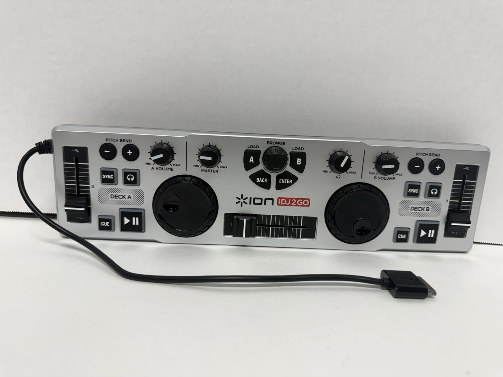ION Audio iDJ2GO for Vintage Apple iPod, iPad, iPhone
