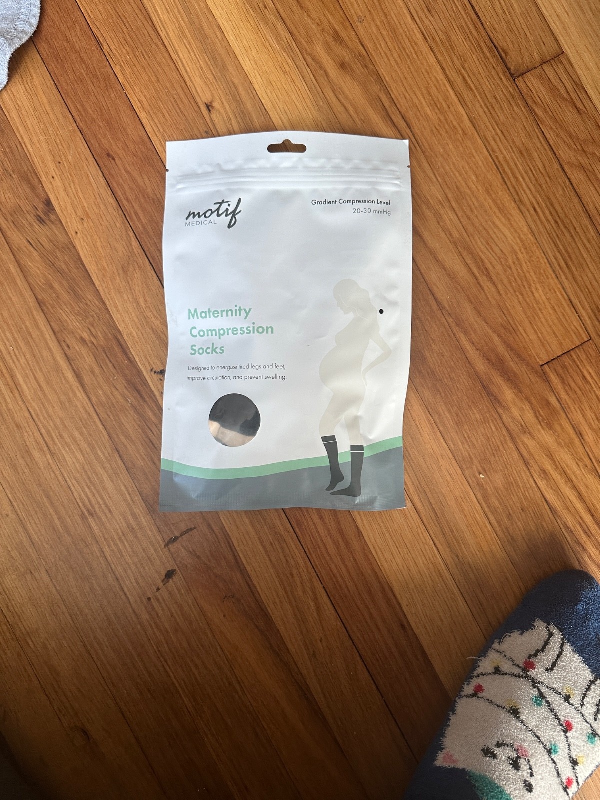 MOTIF Medical Maternity Compression Socks Sz Medium 20-30 mmHg Black Green
