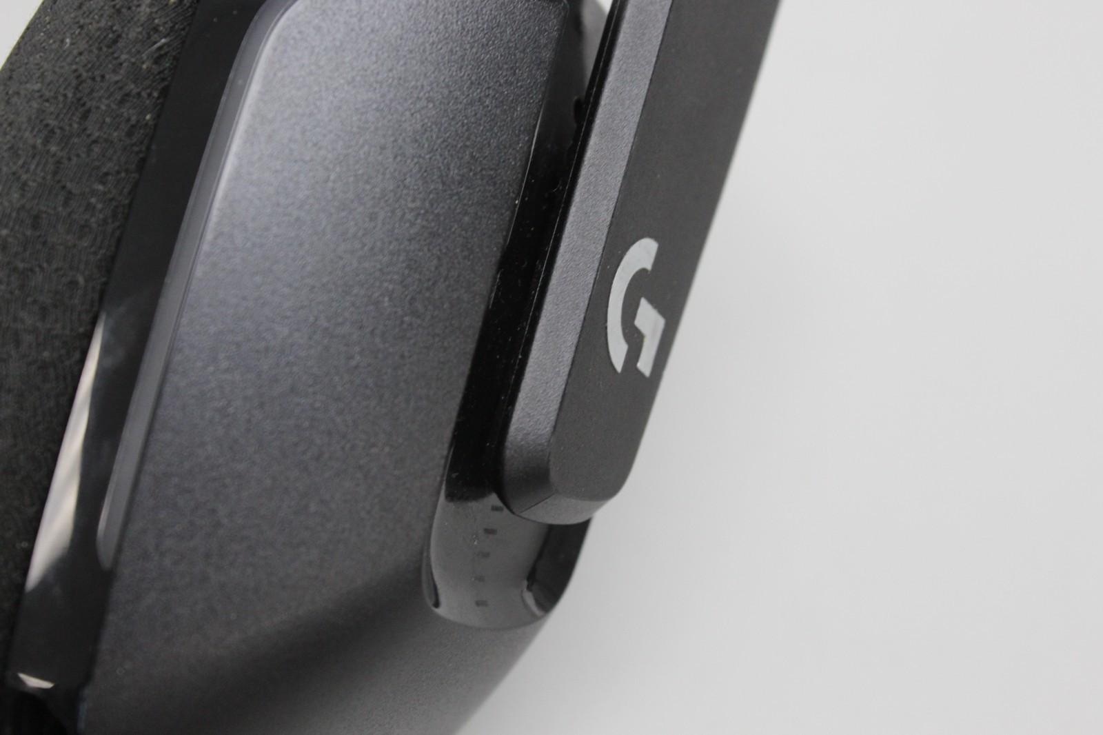 Logitech G733 Lightspeed Wireless Gaming Headset