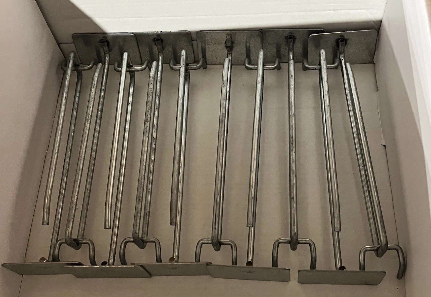 (75 PACK) 7.5”Inch Metal Peg Hooks Pegboard Slatwall Garage Retail