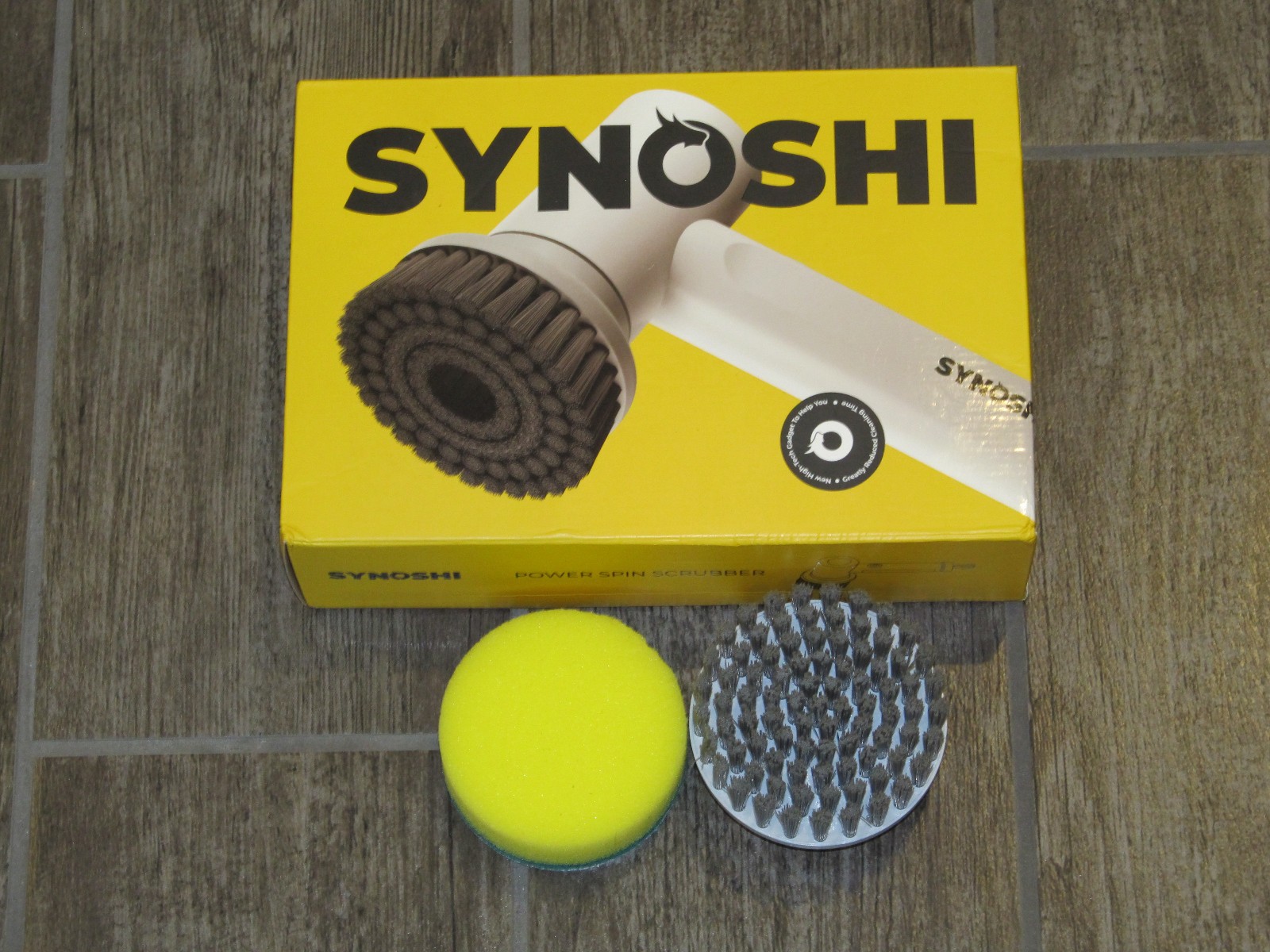 NEW SYNOSHI Rechargeable Battery Power Spin Scrubber & Extra Heads