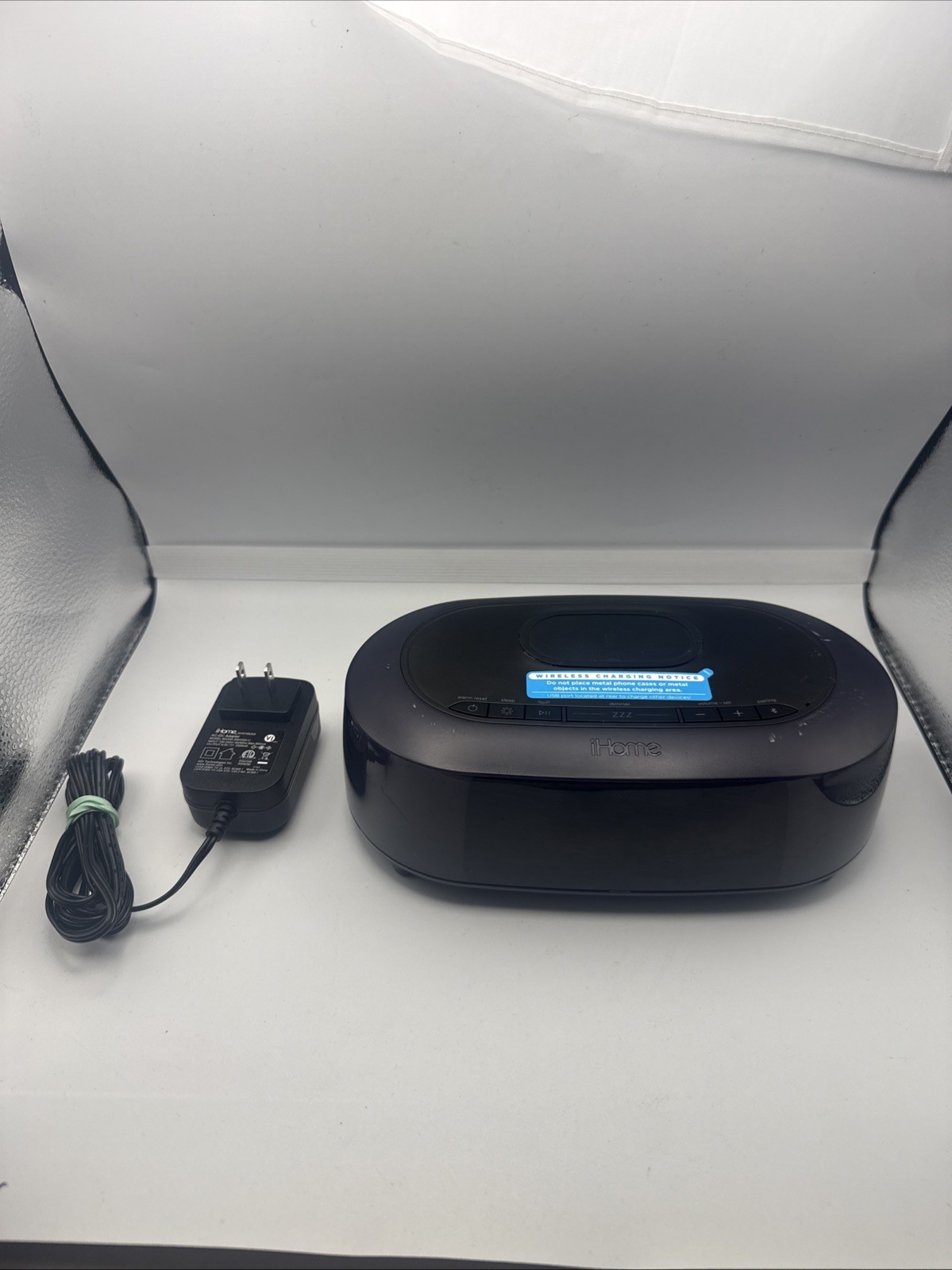 Ihome Wireless Charging Alarm Clock Speaker - Black - Used -tested Works