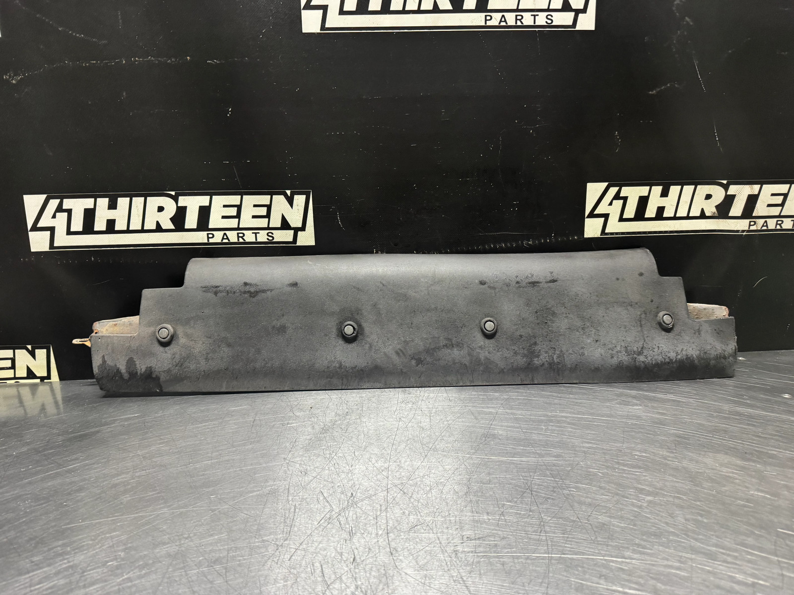 97-04 C5 CORVETTE LOWER CENTER AIR DEFLECTOR ASSEMBLY 10401458 OEM #N606