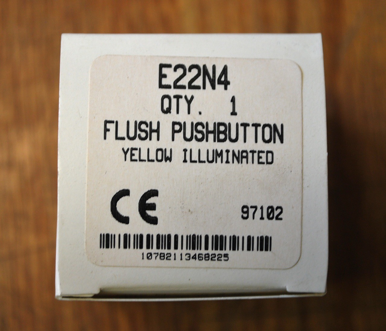 Cutler Hammer E22N4 Flush Push Button Yellow IIluminated - NEW