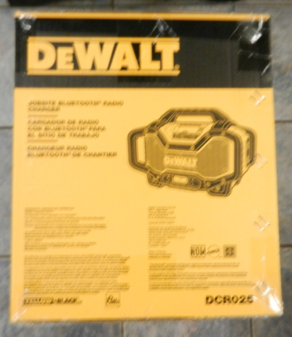DEWALT 60V FLEXVOLT Li-Ion Bluetooth Radio DCR025
