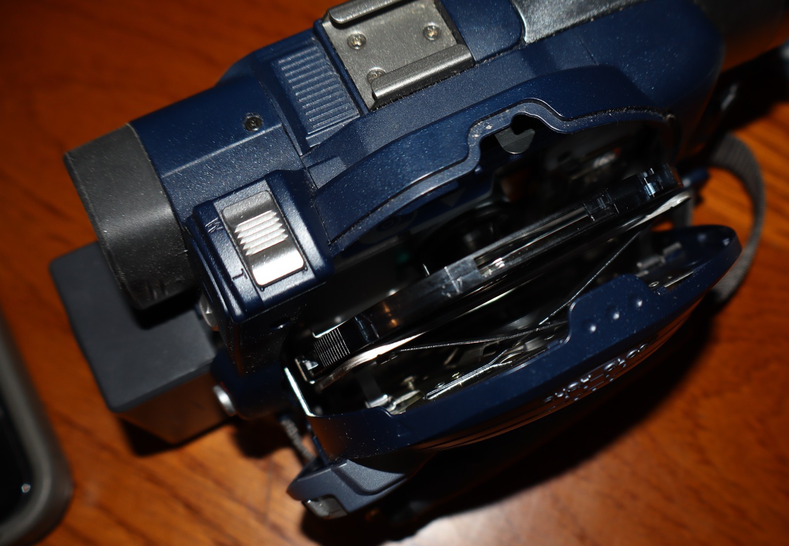 Hitachi DVD Camcorder DZ-MV550A – Bundle – Works