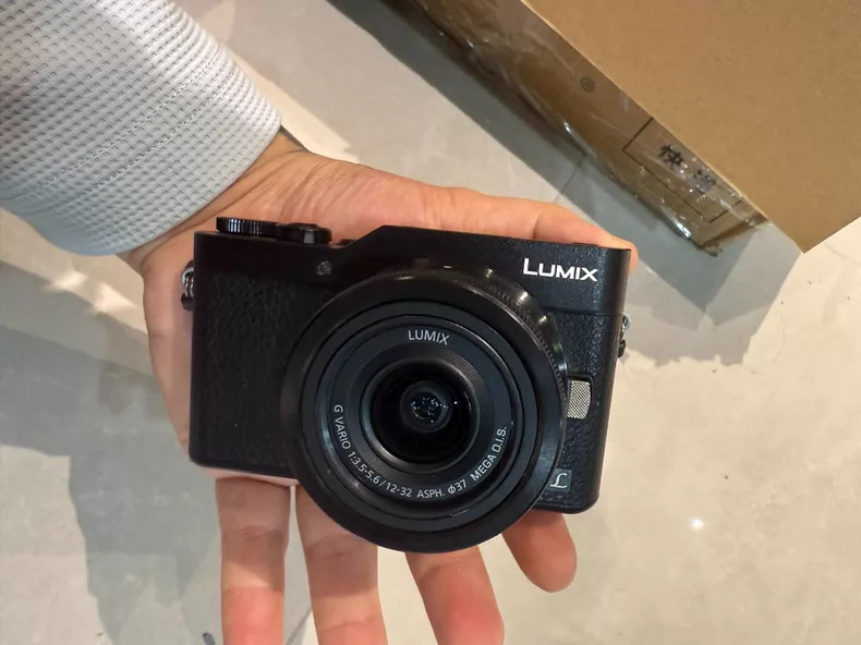 Panasonic LUMIX DC-GF9 16MP Mirrorless Digital Camera with 12-32 Lens English