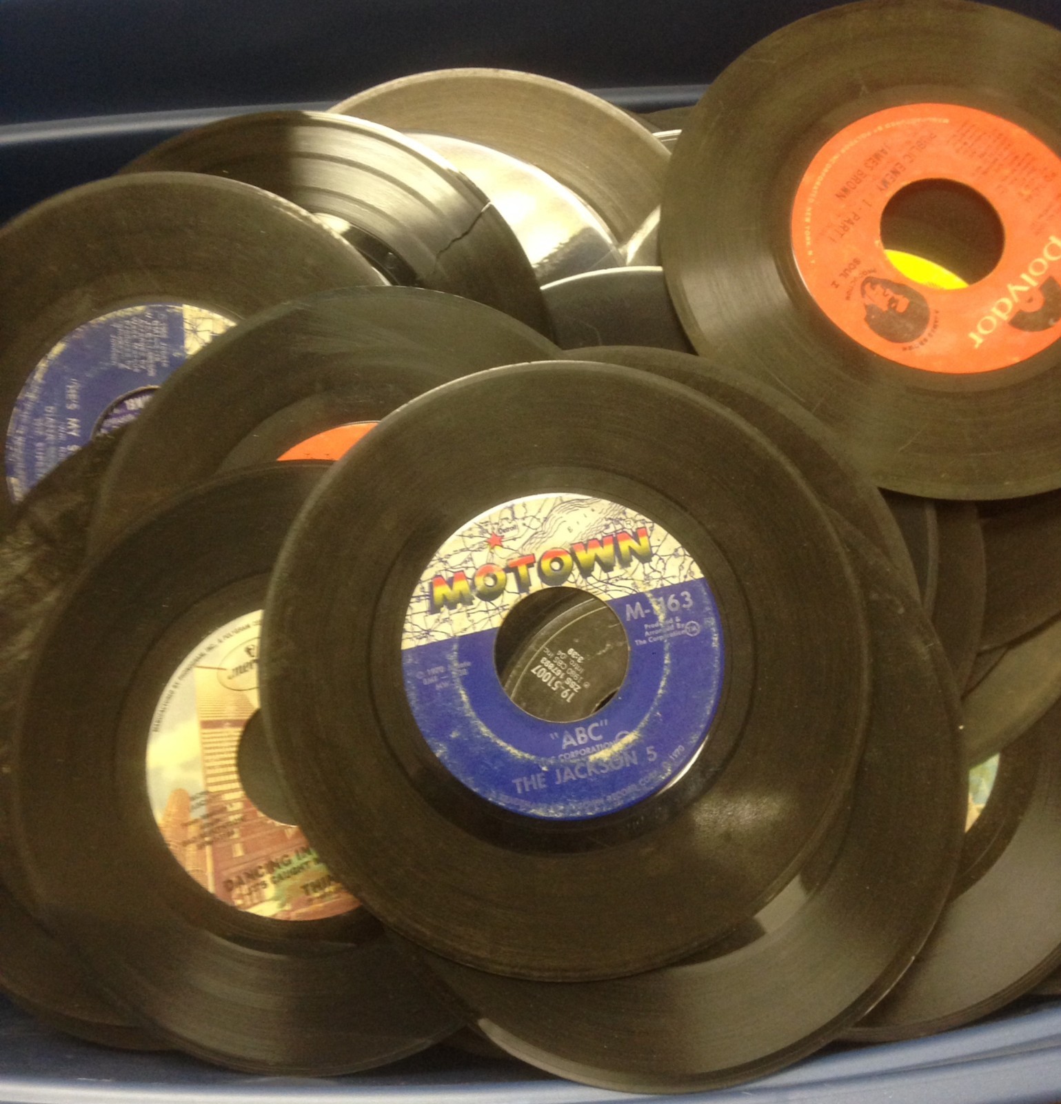 Lot of 100 45 rpm Vinyl Records for Crafts and Decoration 7" 45s Party 50's 60's
