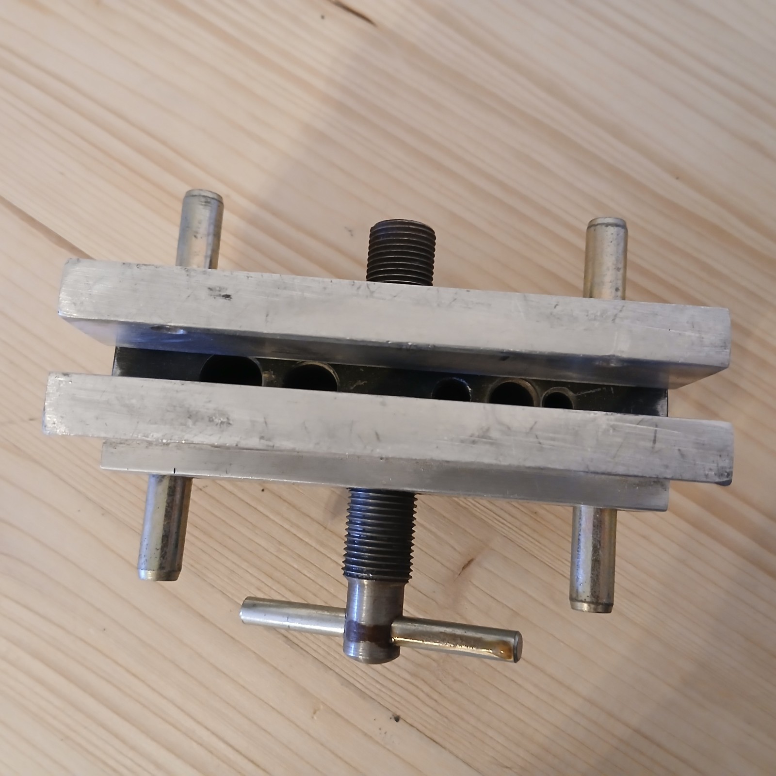 Dowl-it Self Centering Dowel Pin Drill Guide Vise Model 1000 Made U.S.A.