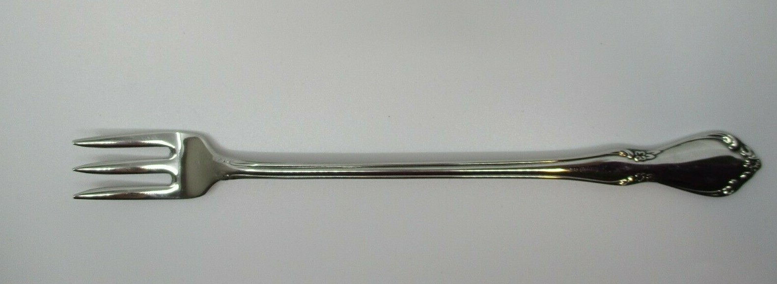 ONEIDA STAINLESS CHATEAU COCKTAIL FORK - 6 1/8" - 01P