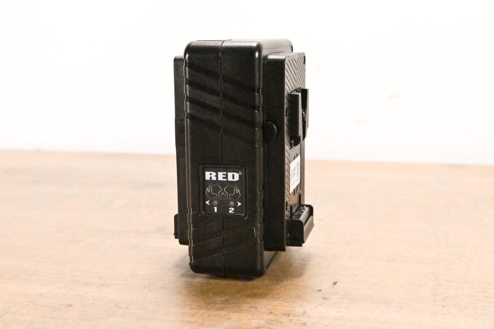RED Digital Cinema Compact Dual V-Lock Charger CG012UG