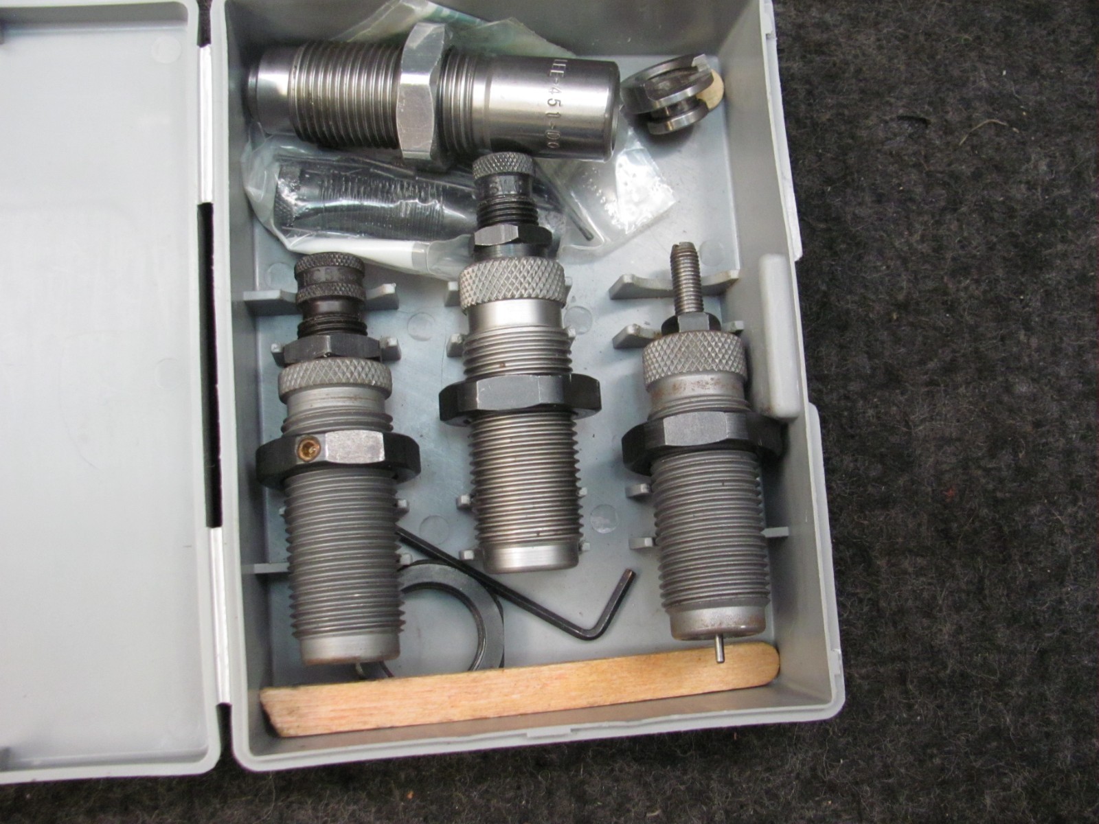 RCBS .45 ACP/ GAP CARBIDE T/C RELOADING DIE SET WITH EXTRAS, 18915