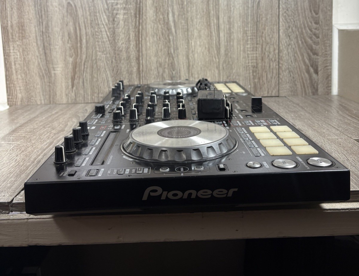Pioneer DDJ-SX2 Performance DJ Controller With AC Power Adapter Tested.