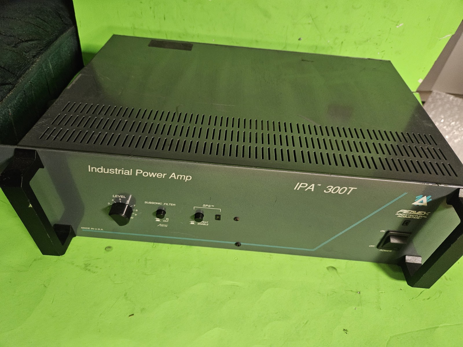 Peavey IPA 300T Industrial Power Amp