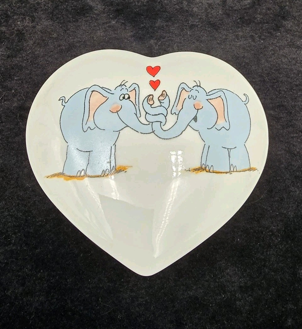 Heart Shaped Lidded Trinket Box Elephant Couple Love Vagabond Creations Papel