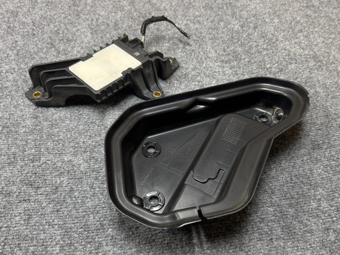 ACURA RDX TECHNOLOGY 19-21 OEM REAR RIGHT SIDE BLIND SPOT RADAR W/ BRACKET 65K