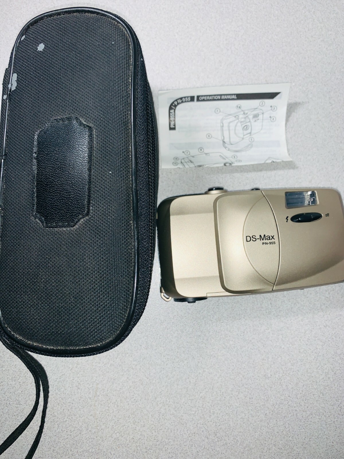 DS-Max Silver Camera (PN-955) 35mm Optical Lens w/ Optional Flash & Wrist Strap