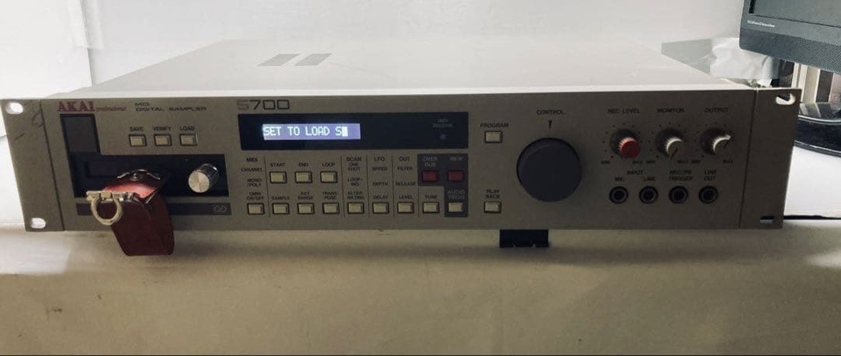 AKAI Professional S700 MIDI Digital Sampler Rack Mount Vintage Tested Working Ja