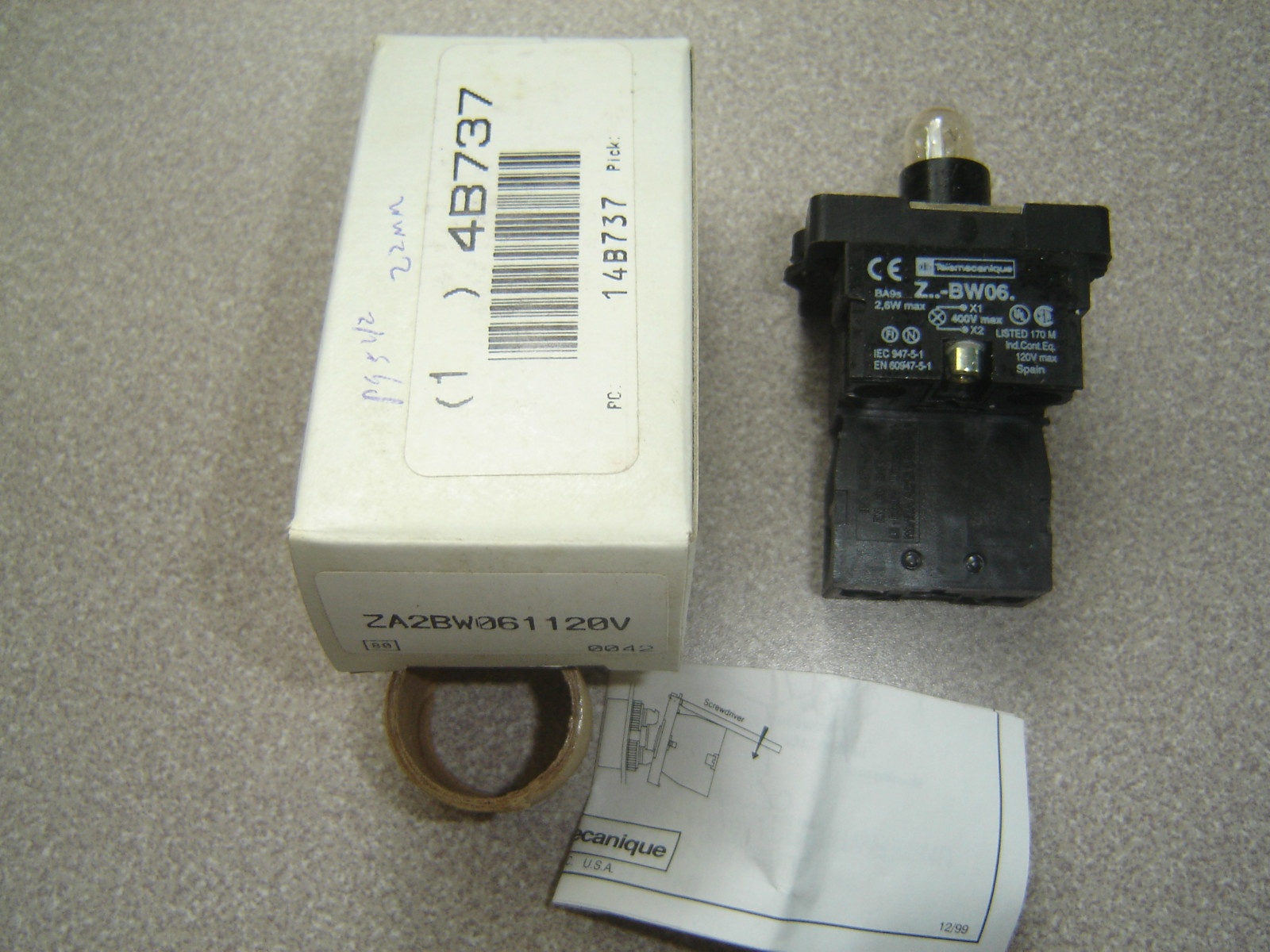 Telemecanique ZA2BW061120V  SCHNEIDER Illuminated 22mm N.O. Contact Blk Lot of 2