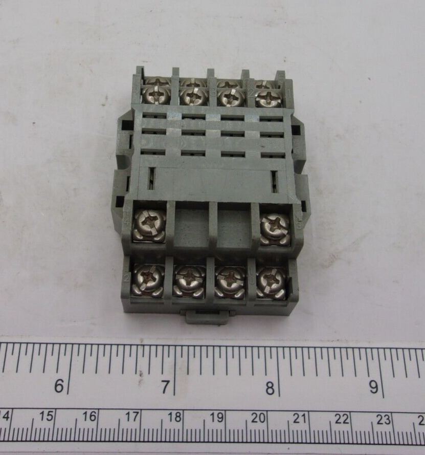 IDEC SH4B-05, RELAY SOCKET 10A 300V, 2075A