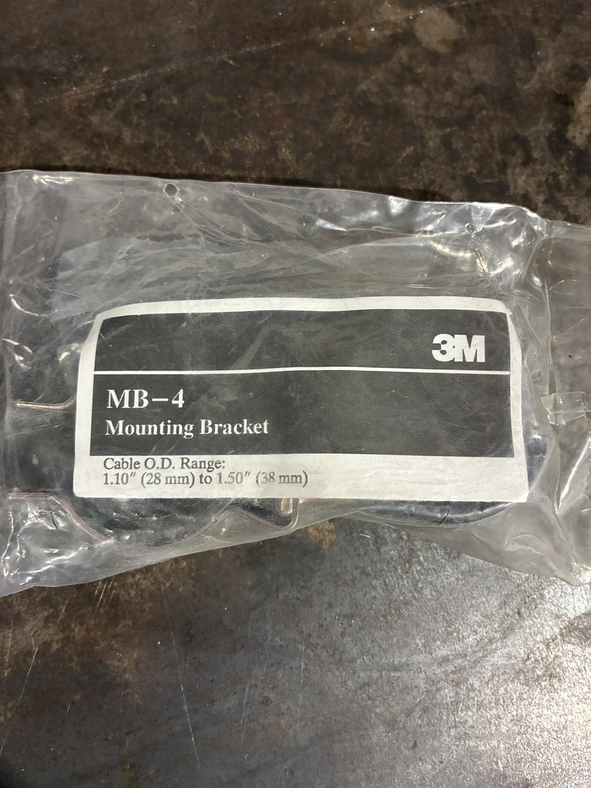 3M MB-4, Cross-Arm Mounting Bracket, Galvanized, 1.10-1.50 In (28-36 Mm), 1 PC