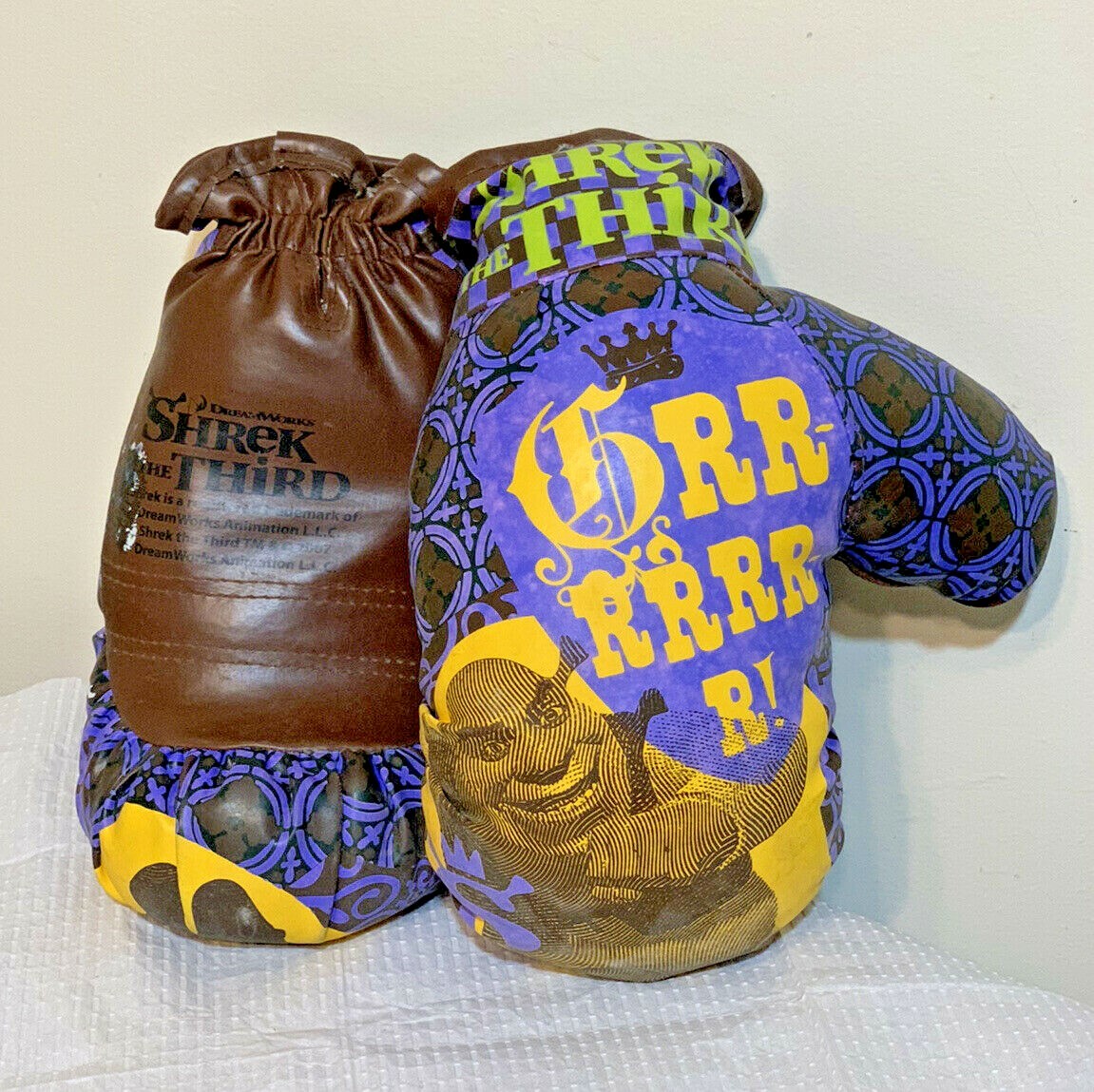 Kids Boxing Gloves SHREK THE THIRD 1 Pair Good Condition