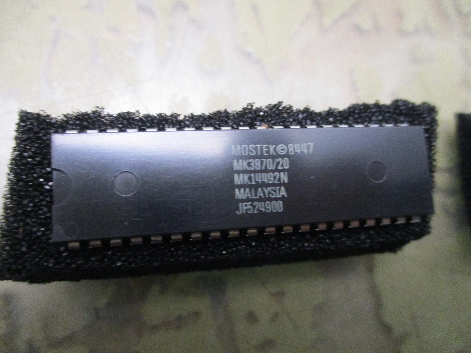 Lot of 2 Mostek MK3870/20 Microcontroller ICs [5*B-0.9]
