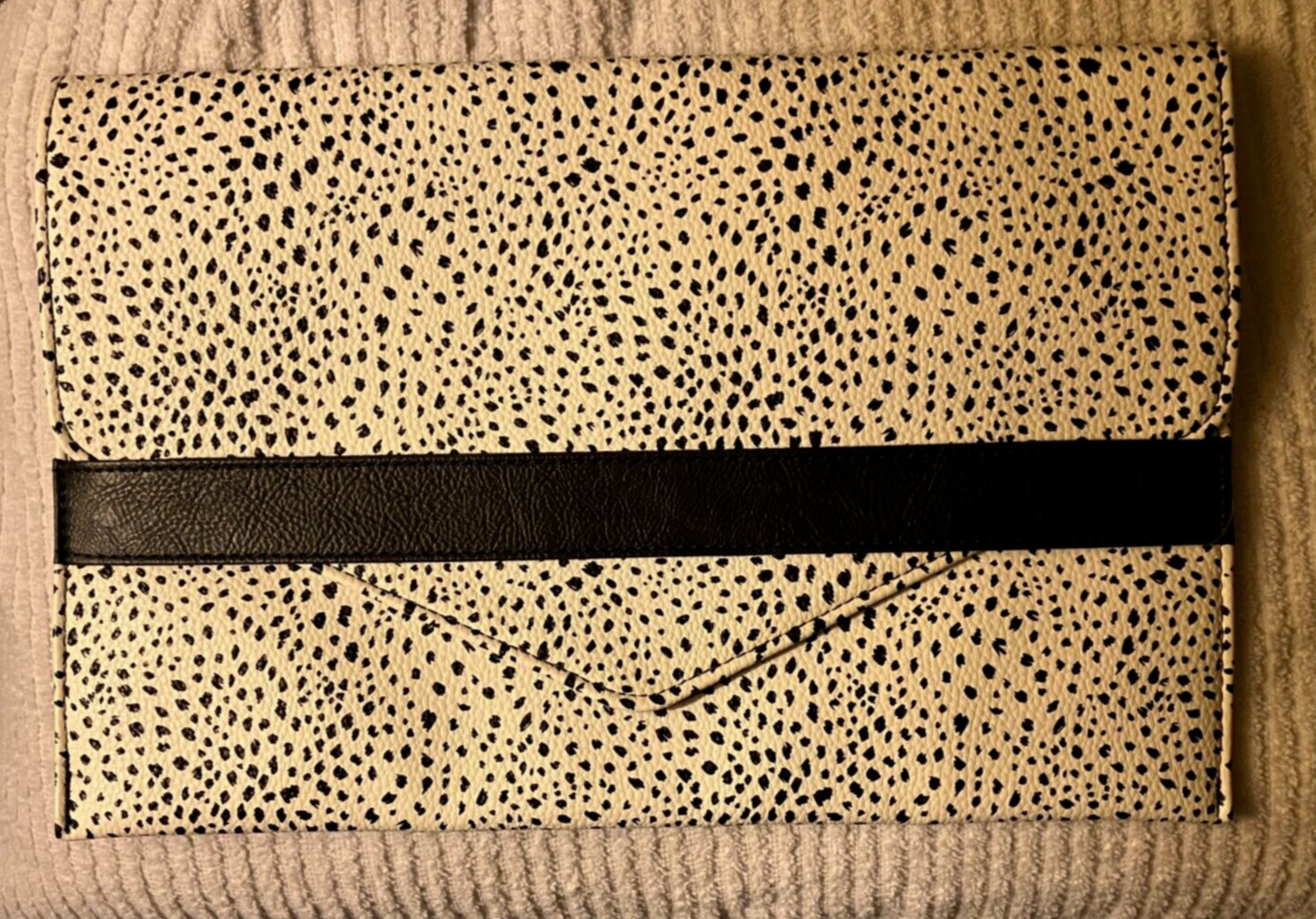 Thirty One 9521AK280000 Dainty Speckles Pebble  14 1/4" X 9 1/4"  laptop sleeve