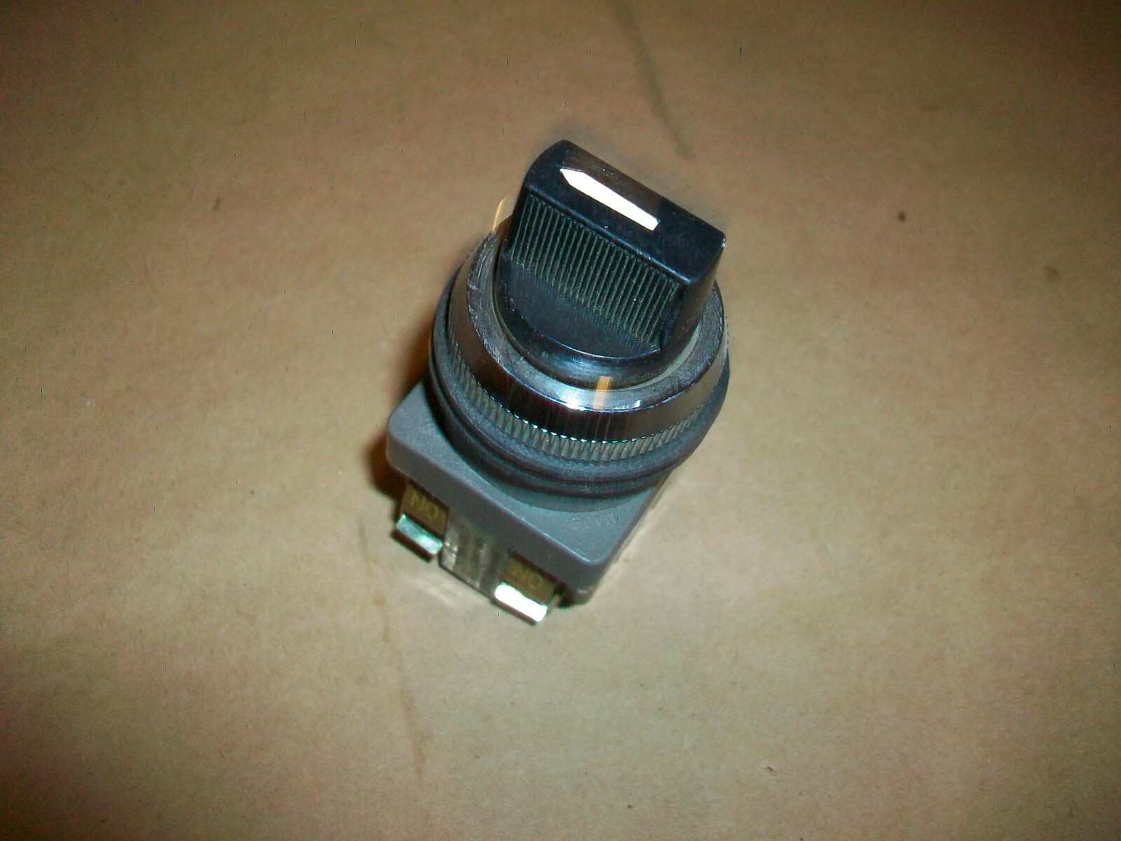 ITE IMPERIAL 3 POSITION MAINTAINED SELECTOR SWITCH NO / NC Contacts