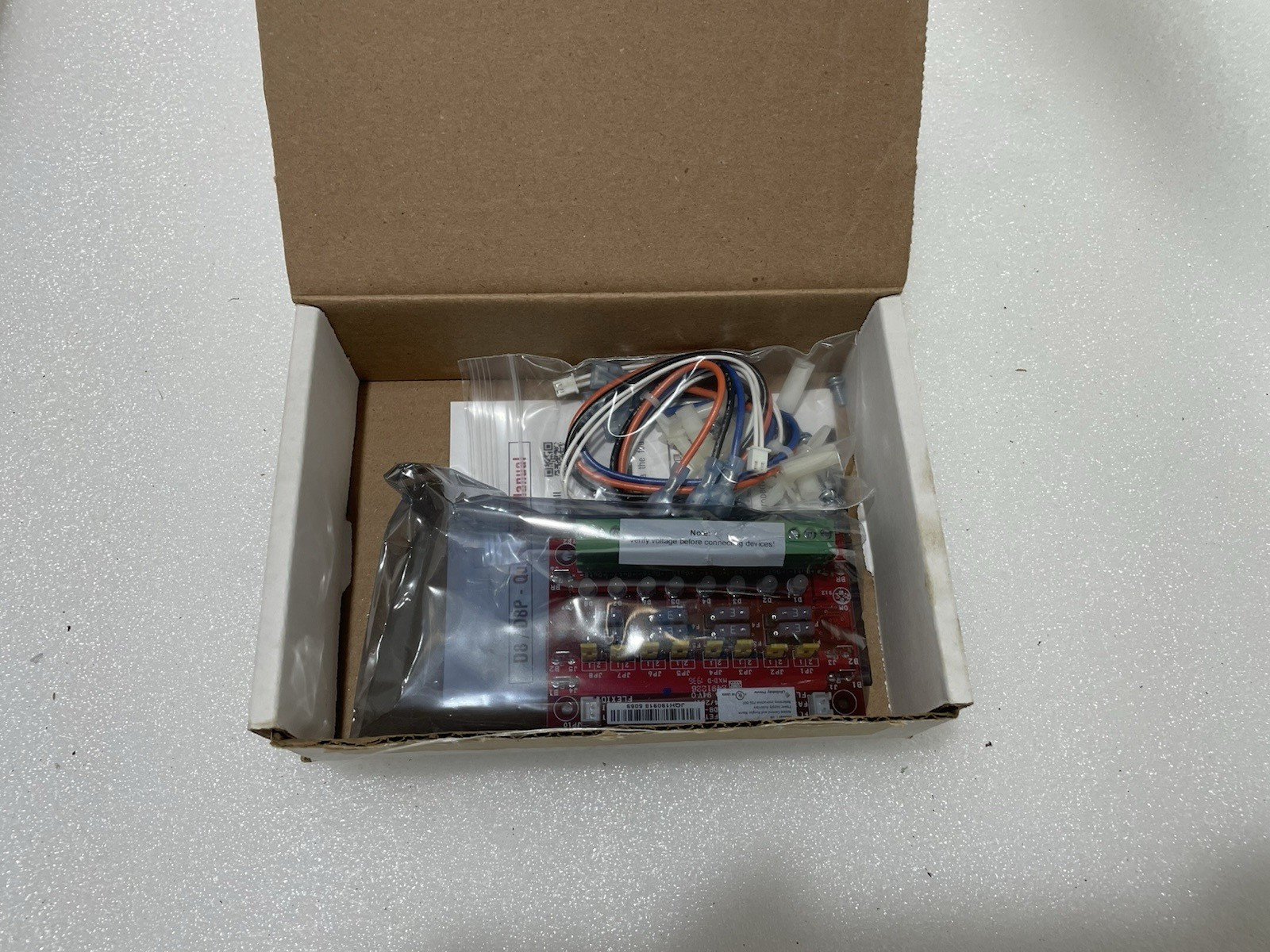 Lifesafety Power D8 8 Fused Output Aux Distribution Module New