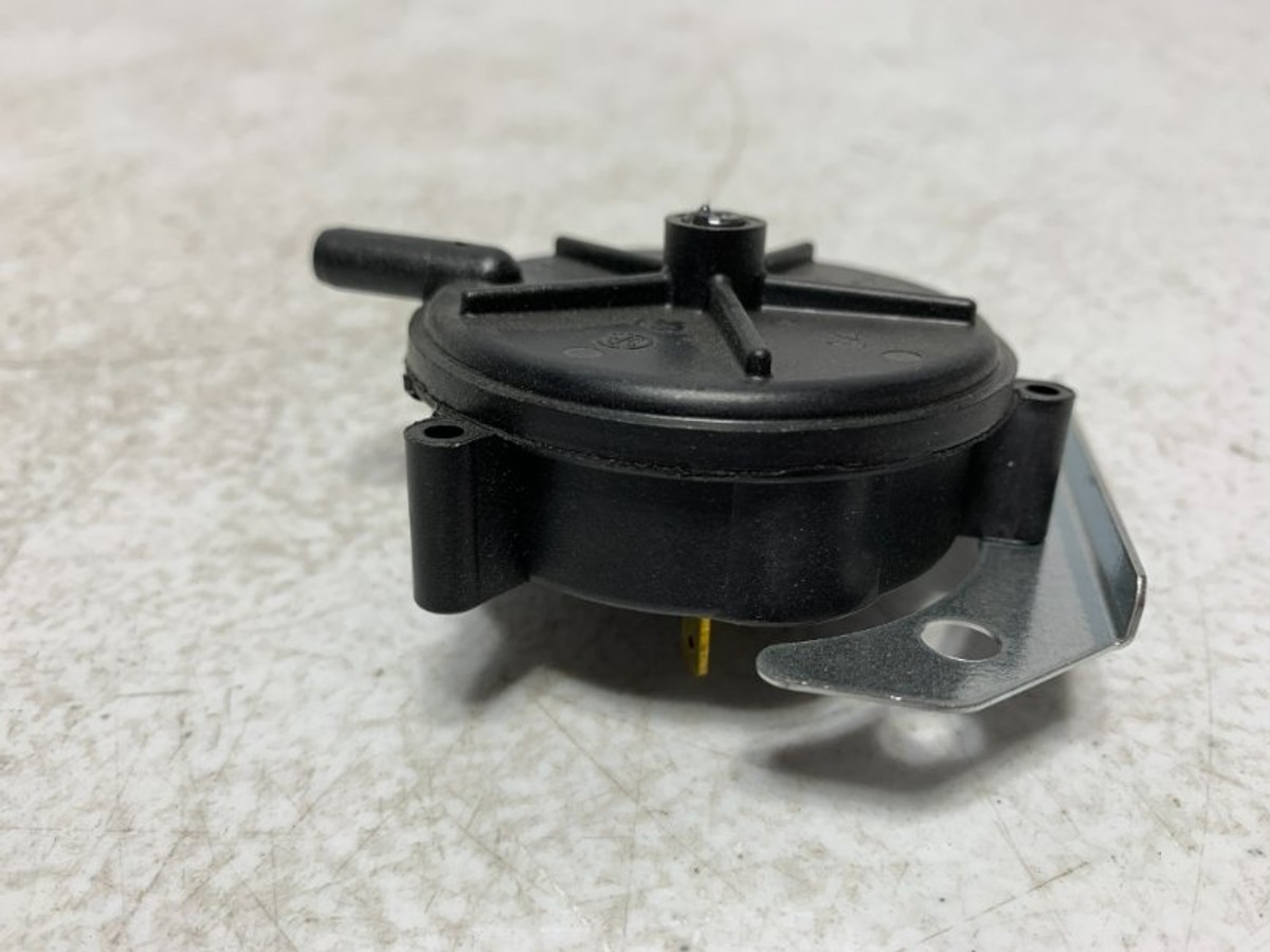 Lennox 80W52 Pressure Switch 0.60" WC