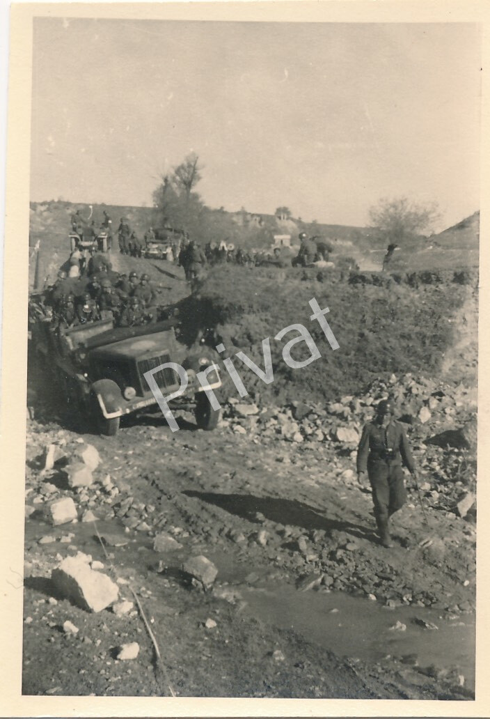 Photo WW II Wehrmacht Soldiers Advance Column Vehicles Track K1.31