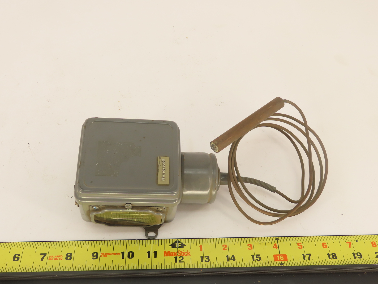Honeywell T414A 1072 2 TEMPERATURE SWITCH CONTROLLER