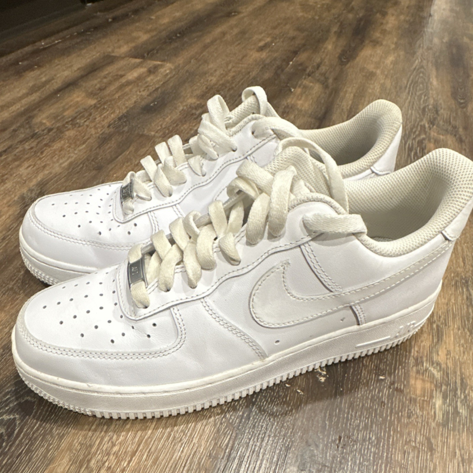 Nike Air Force 1 ’07 Triple White Low Top Sneakers Men’s Size 8.5 AF1 Classic