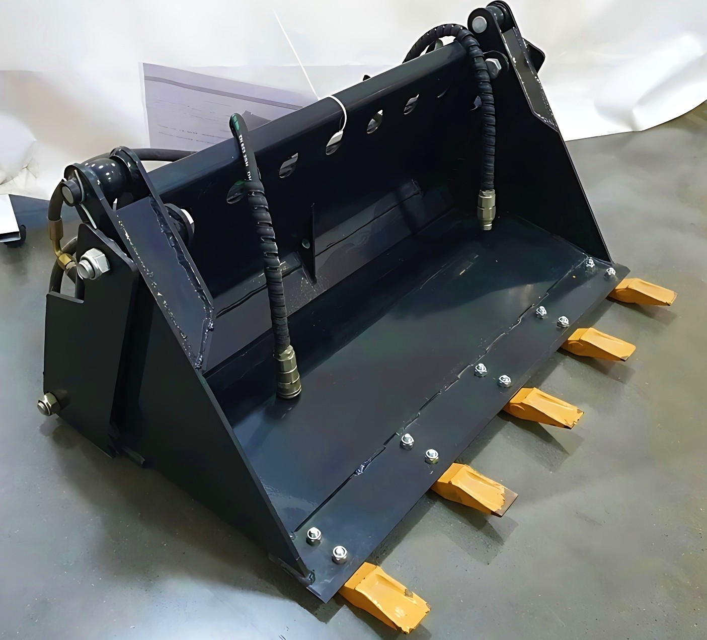 43" AGT 4in1 Bucket for Mini Skid Steer Attachment with Teeth