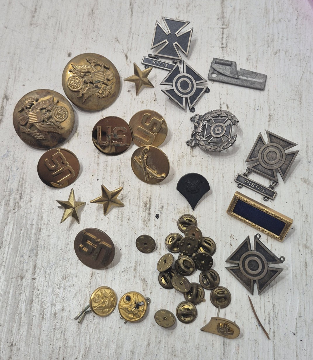 Lot of Vintage US Army Military Buttons Badges Pins Sharpshooter Specialist USA