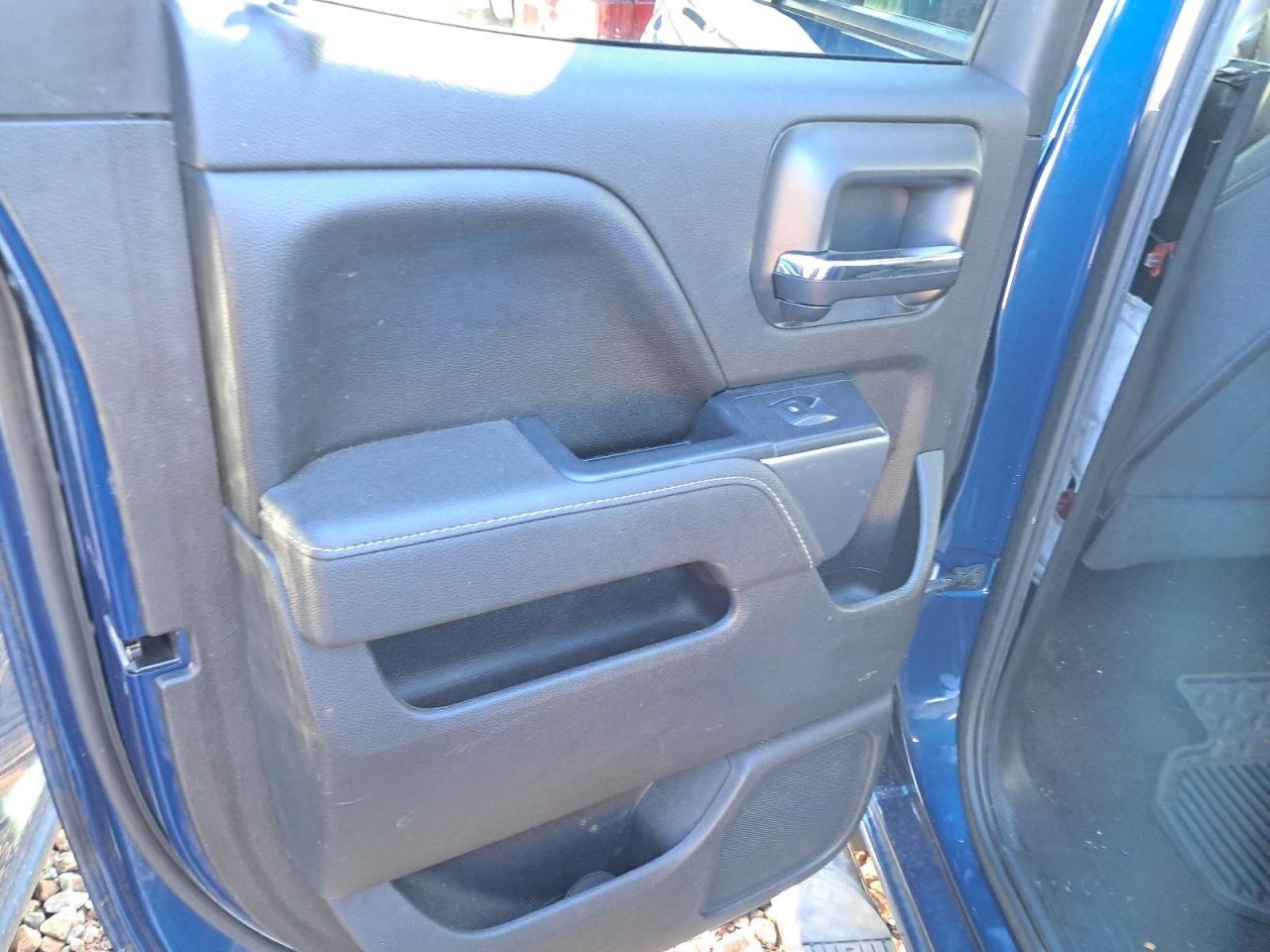 SILVRDO15 2017 Glove Box 4862297