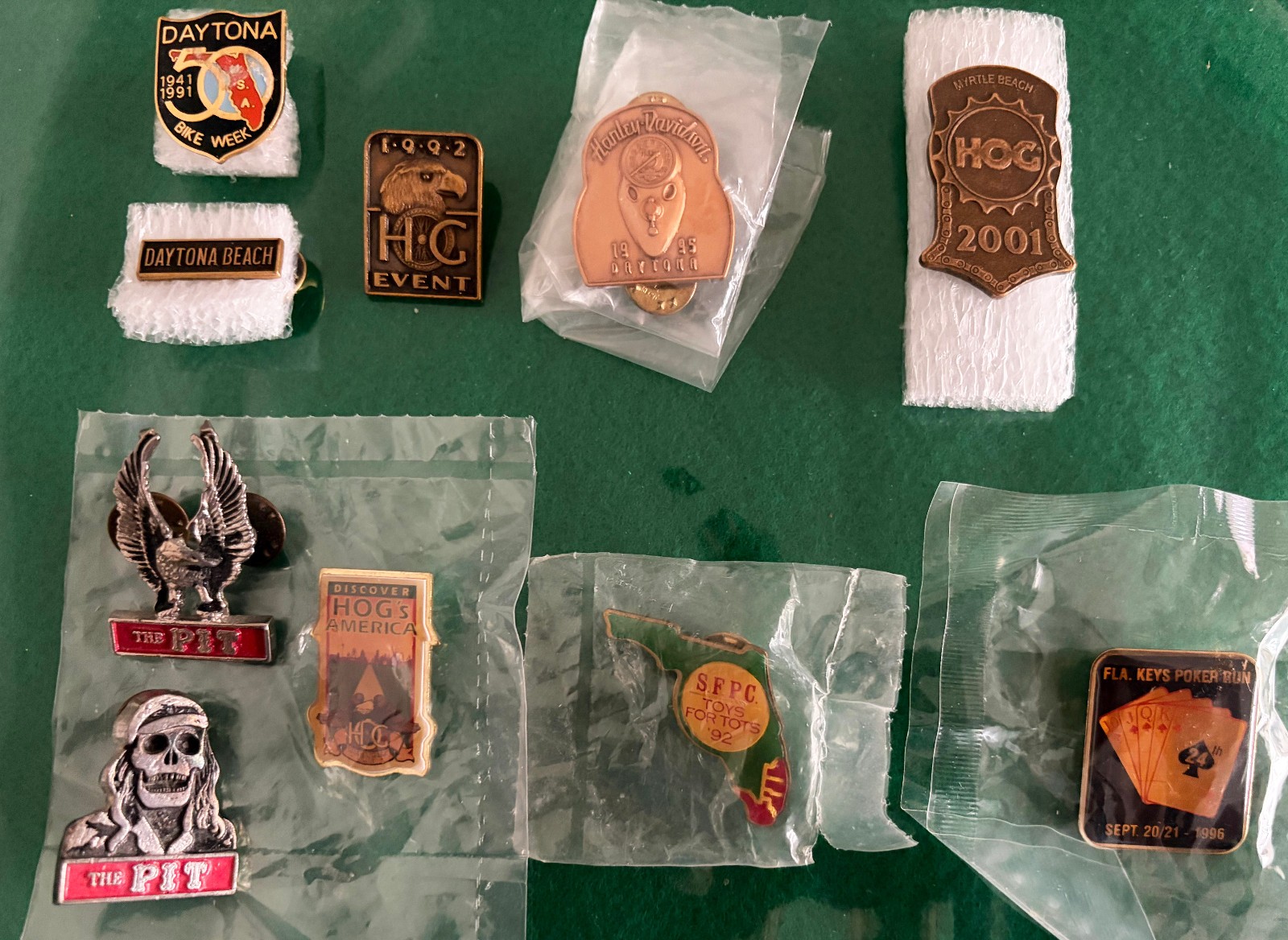5 ASSORTED HARLEY-DAVIDSON HOG PINS, 5 MISCELLANEOUS EVENT PINS, NEW NEVER USED!